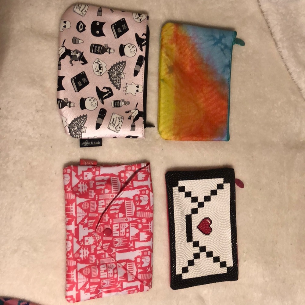 Makeup bag bundle!